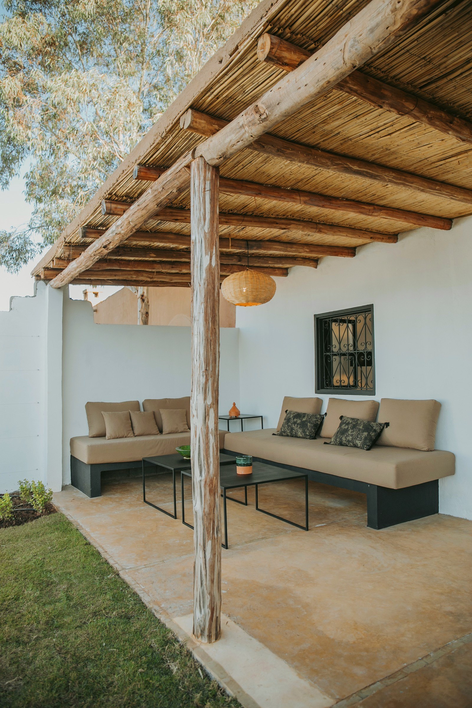 Villa Zaza, covered pergola lounge