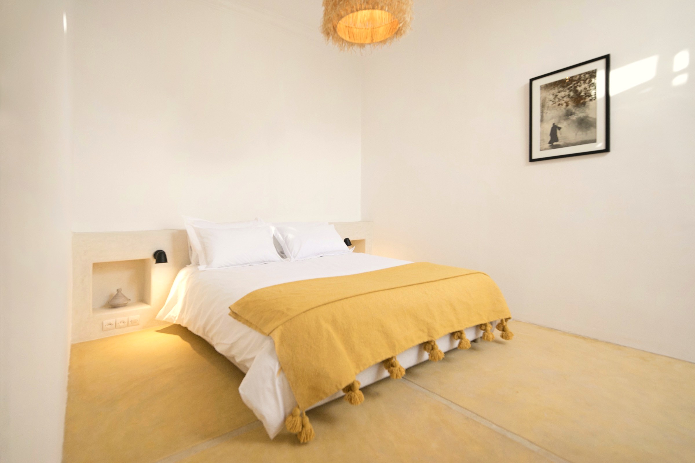 Villa Zaza, bedroom with steel-framed window